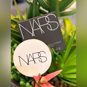 NIB-NARS "Eros" Mini Light Reflecting
Luminizing Powder ✨